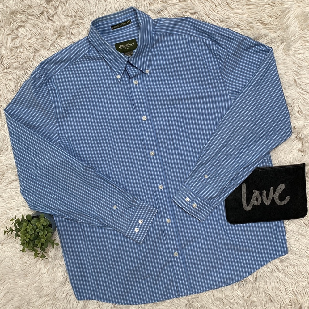 🎉HP🎉 Eddie Bauer Wrinkle Resistant Button Down Shirt 💗 Blue Gray & White